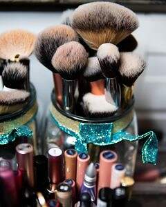 makeup artist brushes